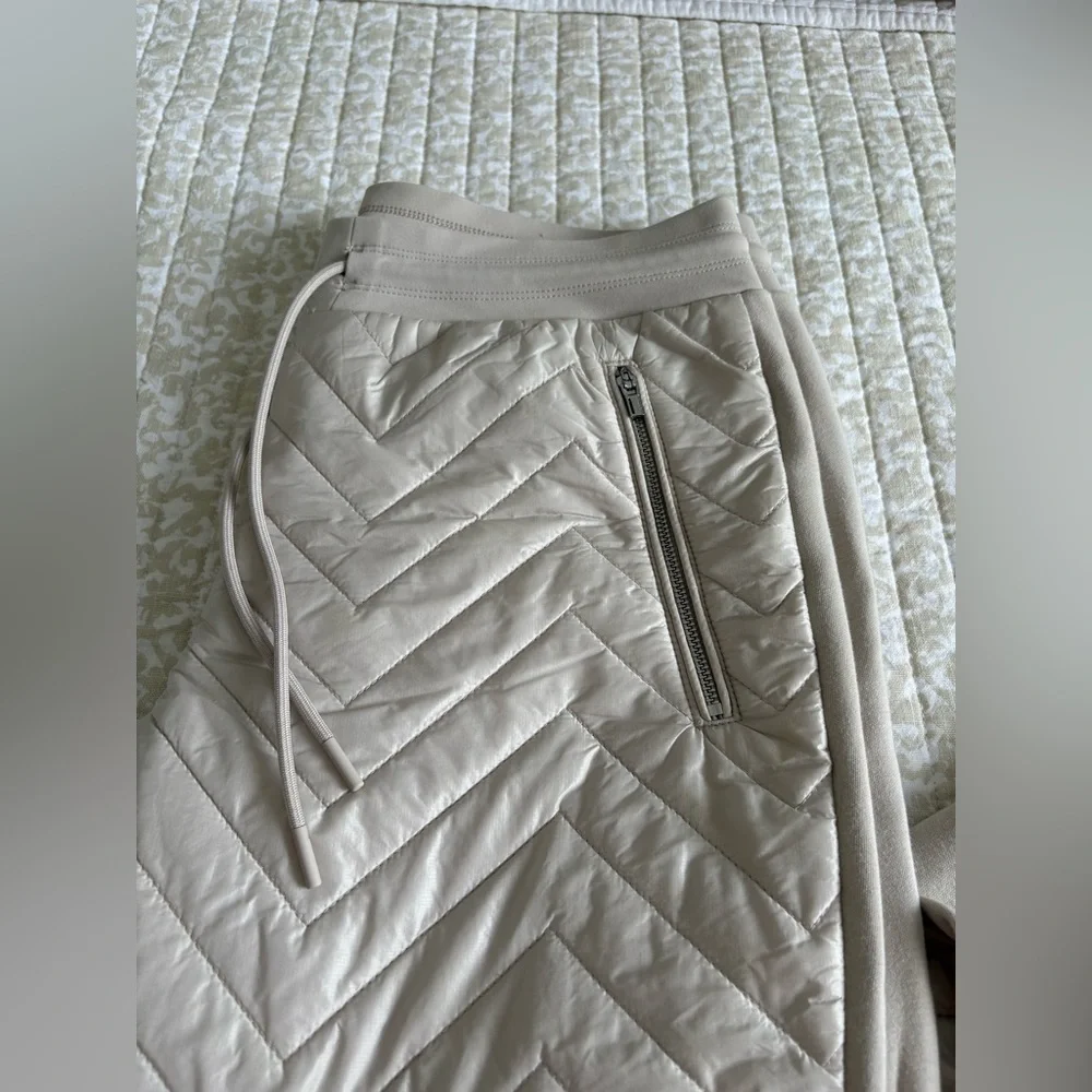 Athleta Apres Ski Down Solstice Quilted Jogger Pants in Abalone Grey | Size 8 - Picture 7 of 16